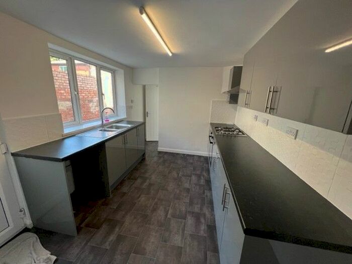 3 Bedroom Property To Rent In Wells Street, Cardiff, CF11