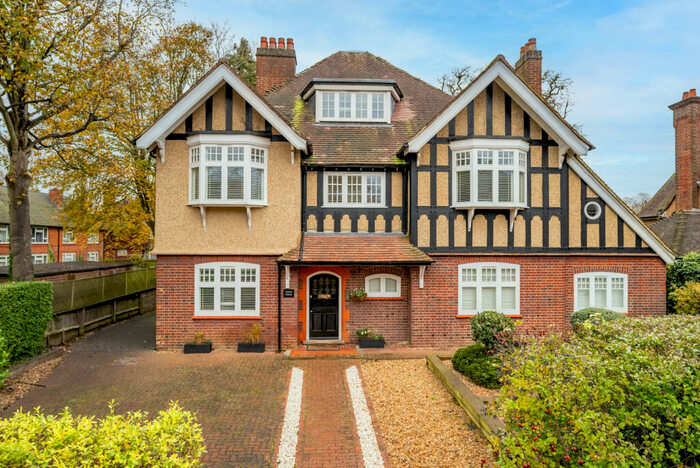 Apartment To Rent In St. Peters Street, St. Albans, Hertfordshire, AL1
