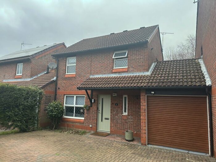 3 Bedroom Detached House To Rent In Upton, Woking, Surrey, GU21