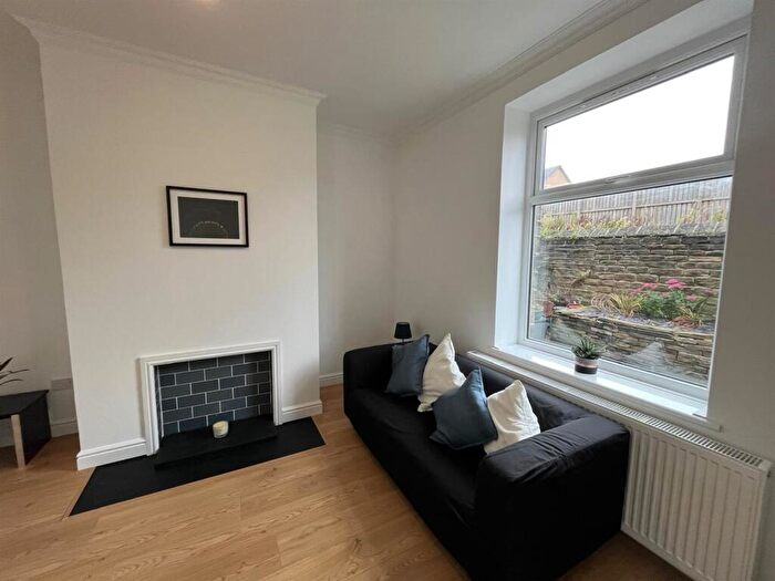 1 Bedroom Terraced House For Sale In Chapel Terrace, Crosland Moor, Huddersfield, HD4