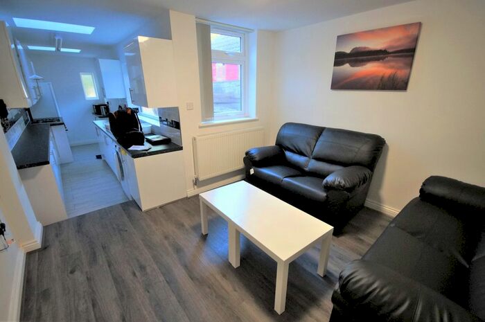 5 Bedroom End Of Terrace House To Rent In Nicholls Street, Coventry, CV2