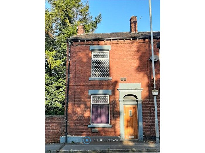 2 Bedroom End Of Terrace House To Rent In Shaw Road, Royton, Oldham, OL2