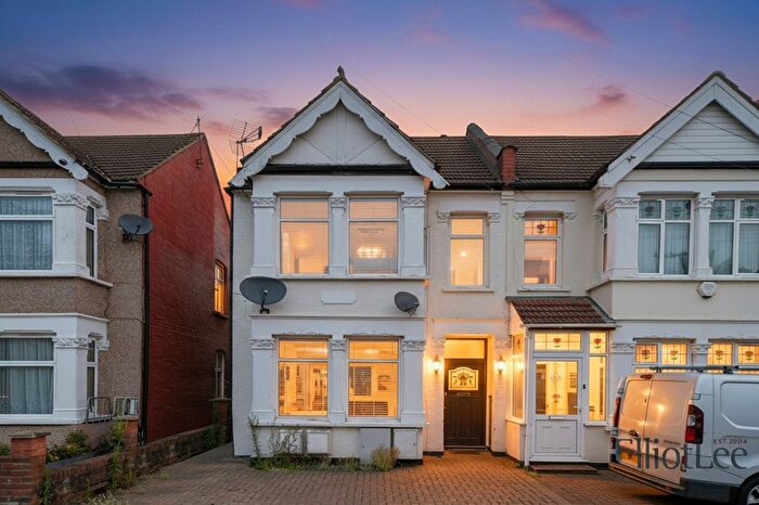 2 Bedroom Maisonette To Rent In Central Road, Wembley, HA0