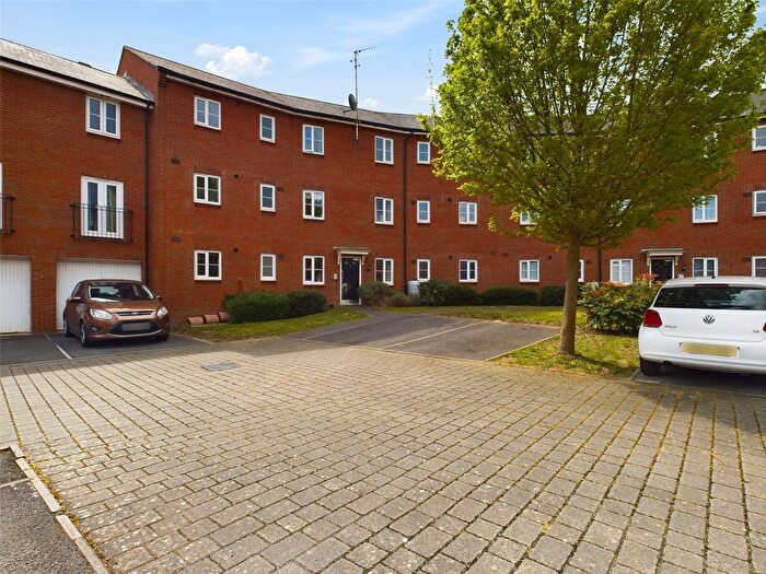 2 Bedroom Flat For Sale In Bledisloe Way, Tuffley, Gloucester, Gloucestershire, GL4