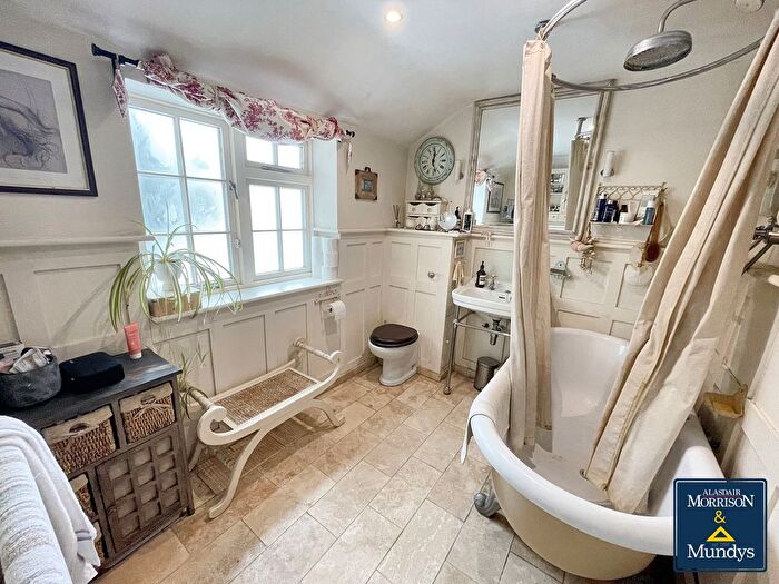 4 Bedroom Detached House For Sale In Manor Lane, Shelford, Nottingham, NG12