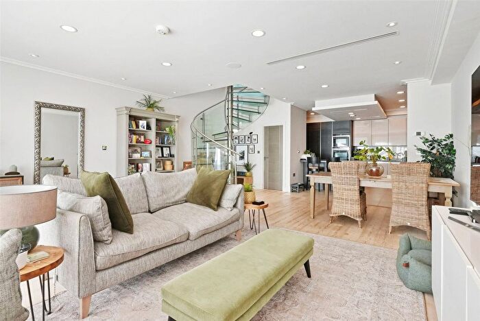 2 Bedroom Detached House For Sale In Globe House Central, Chertsey Road, TW1