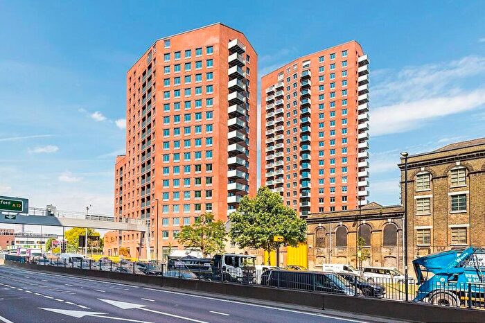 2 Bedroom Apartment For Sale In Skyline Apartments, Makers Yard, London, E3