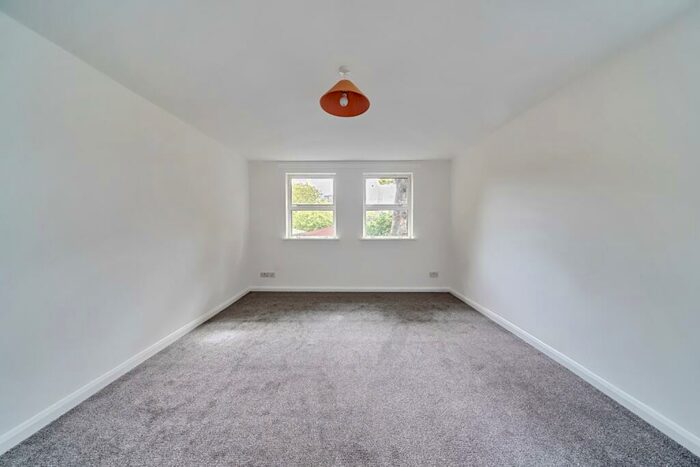 Studio To Rent In Deptford High Street, London, Greater London, SE8