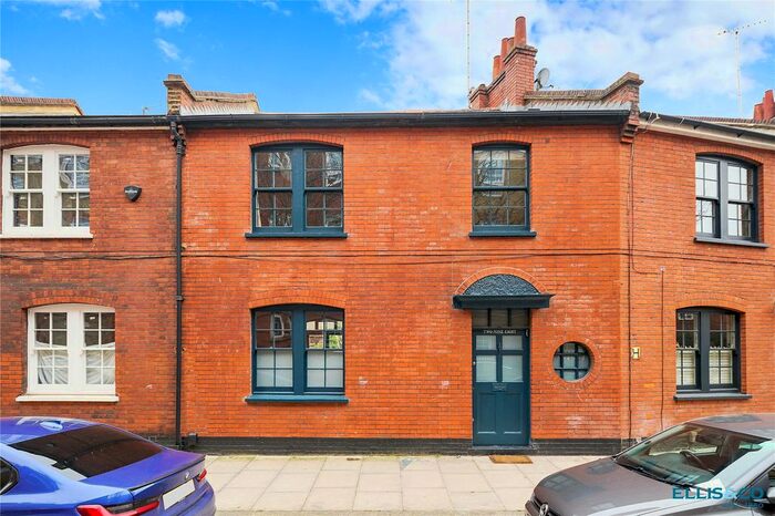 3 Bedroom Terraced House To Rent In Globe Road, London, E2