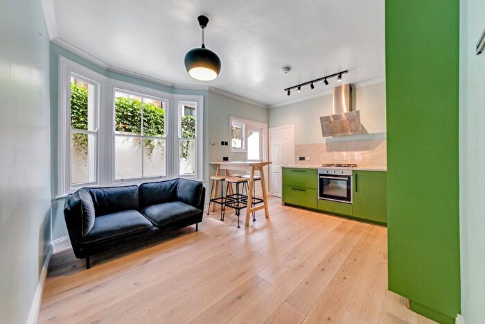 2 Bedroom Maisonette For Sale In Oaksford Avenue, Sydenham, London, SE26
