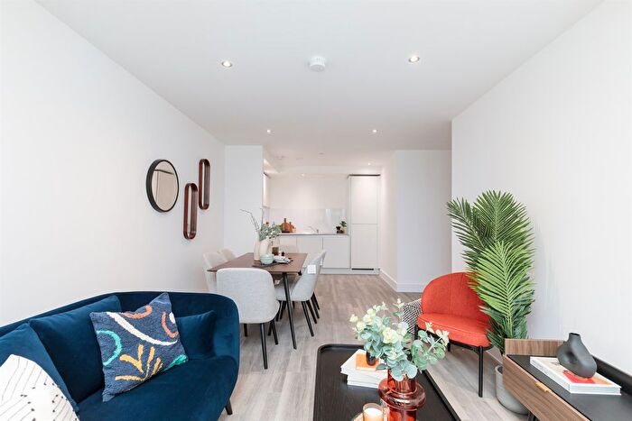 3 Bedroom Flat To Rent In Thames Road, London, E16