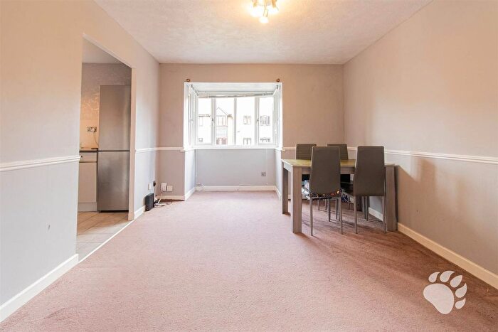 2 Bedroom Flat For Sale In Copperfields, Laindon, SS15