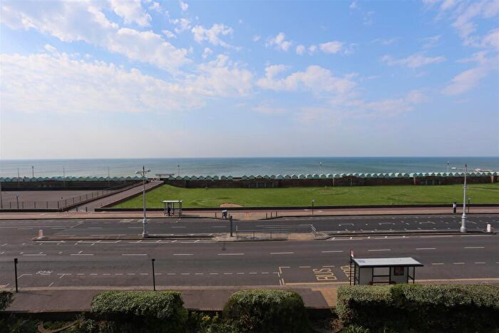 2 Bedroom Flat To Rent In Braemore Court, Kingsway, Hove, BN3