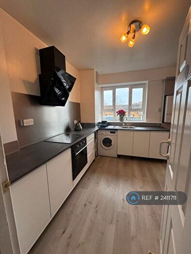 3 Bedroom Flat To Rent In Penrose Street, London, SE17