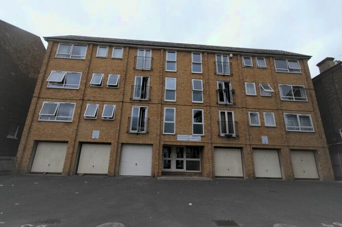 2 Bedroom Flat To Rent In Devonshire Road, London, SE23