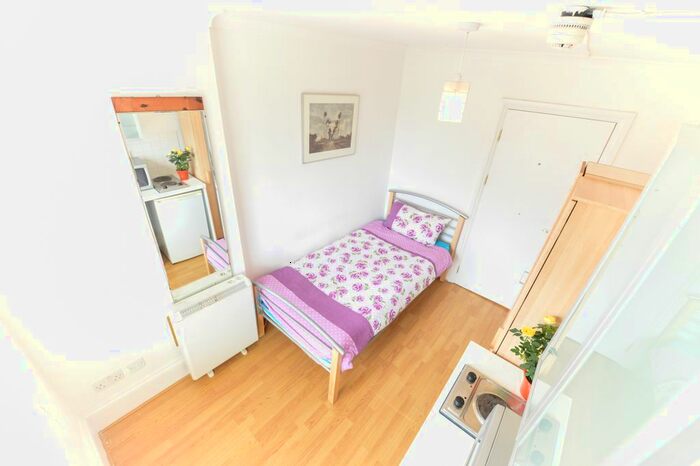 Studio To Rent In Philbeach Garden, Earls Court, SW5