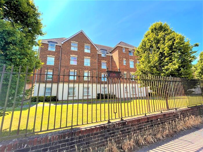 2 Bedroom Flat To Rent In Scholars Walk, Bexhill-On-Sea, TN39