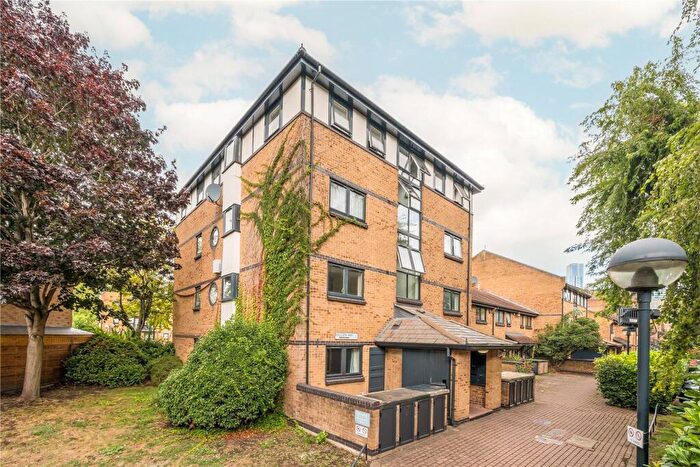 1 Bedroom Apartment For Sale In Falcon Way, London, E14