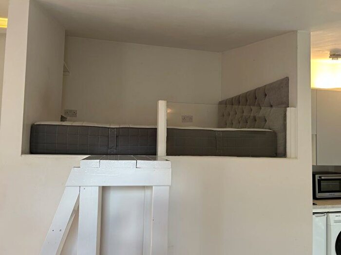 1 Bedroom Studio To Rent In Colney Hatch Lane, N10