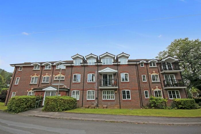 2 Bedroom Flat To Rent In Towergate, London Road, Brighton, BN1