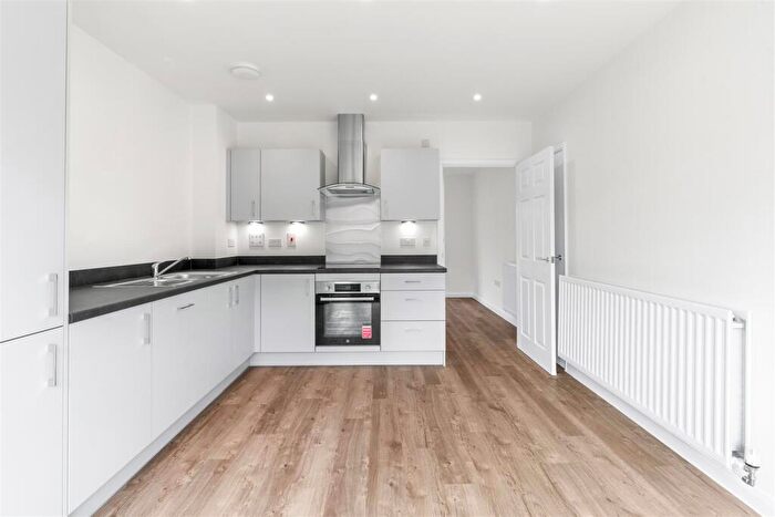 3 Bedroom Semi-Detached House To Rent In Month Rent Free - Union View, Dartford, DA2