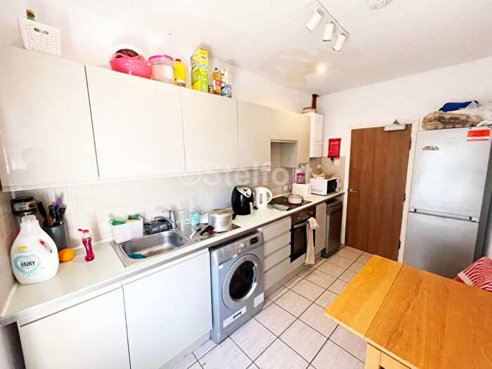 4 Bedroom Flat To Rent In Mayes Road, London, N22