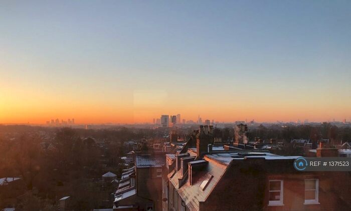 2 Bedroom Flat To Rent In Mountview Road, London, N4