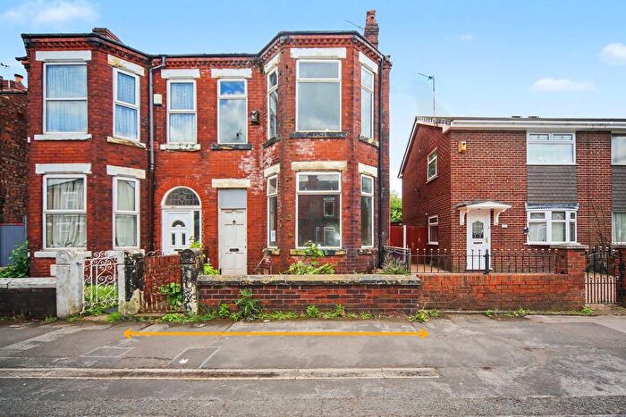 3 Bedroom Semi-Detached House For Sale In Park Road, Wigan, WN6