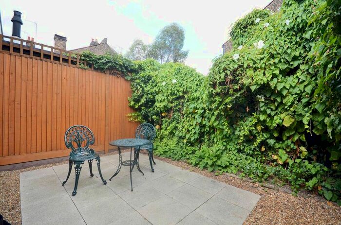 2 Bedroom Flat To Rent In Shinfield Street, North Kensington, London, W12