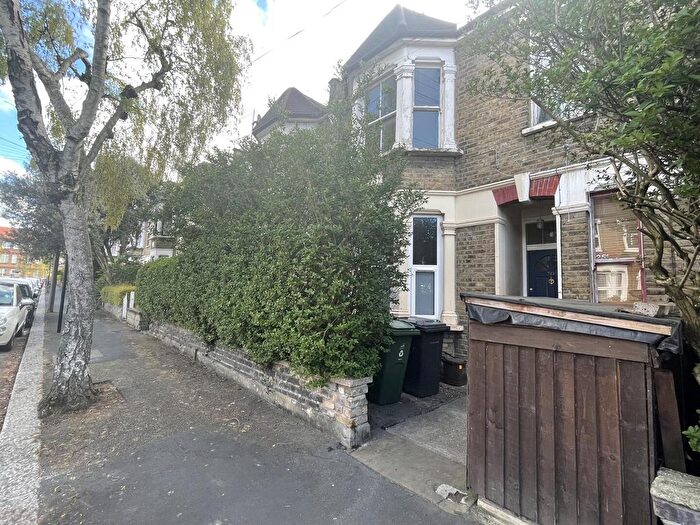 2 Bedroom Flat To Rent In Murchison Road, Leyton, London, E10