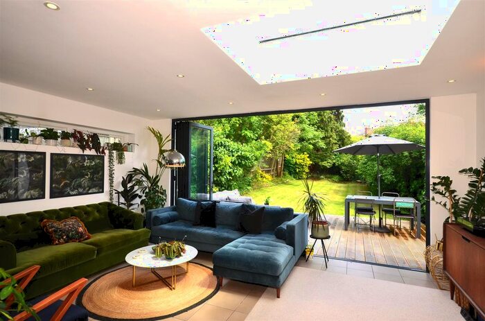 2 Bedroom Flat To Rent In Muswell Hill Road, London, N10