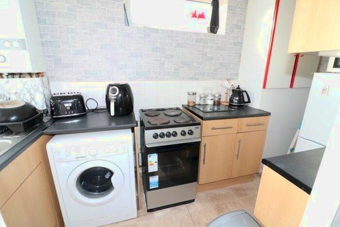 2 Bedroom Flat To Rent In Peartree Close, South Ockendon, RM15