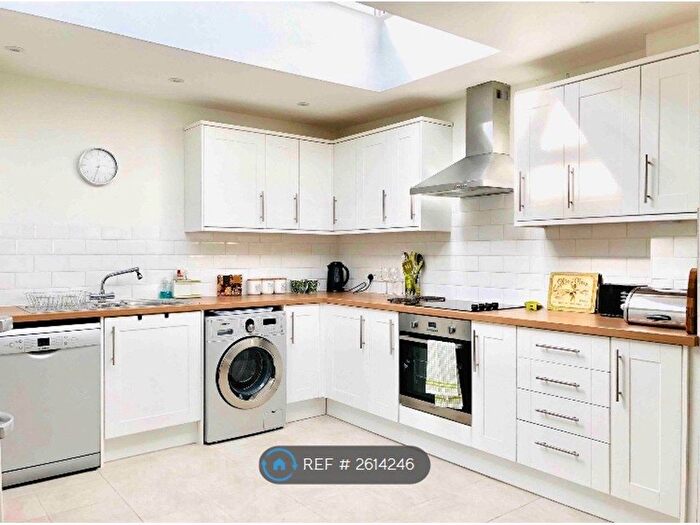 2 Bedroom Flat To Rent In West Street, Chipping Norton, OX7