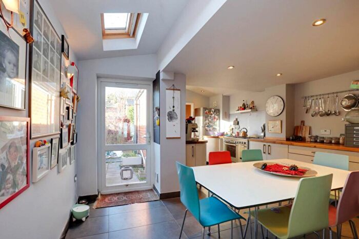 3 Bedroom Terraced House For Sale In Hemdean Road, Caversham, RG4