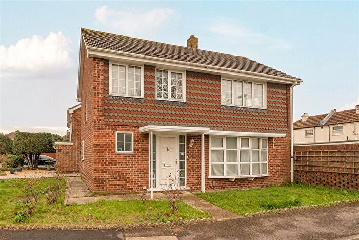 4 Bedroom Detached House For Sale In Saville Close, Alverstoke, Gosport, PO12