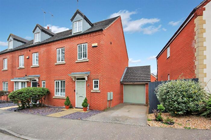 4 Bedroom Town House For Sale In Peck Way, Rushden, NN10