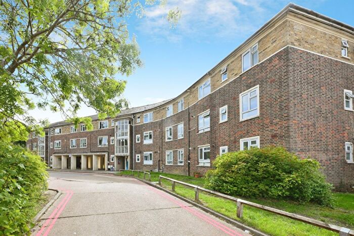 2 Bedroom Flat For Sale In Great Plumtree, Harlow, CM20