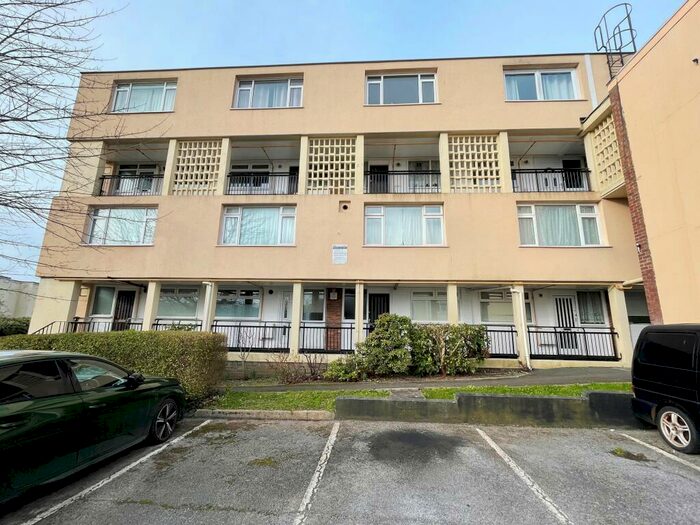 3 Bedroom Maisonette To Rent In Vaagso Close, Devonport, Plymouth, PL1