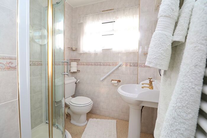 2 Bedroom Detached Bungalow For Sale In Grayson Close, Ravenfield, Rotherham, S65