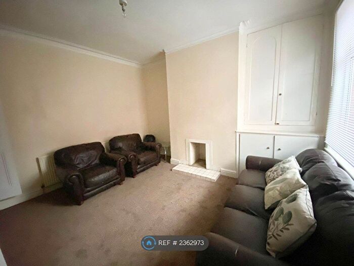 2 Bedroom Terraced House To Rent In Zetland Place, Leeds, LS8