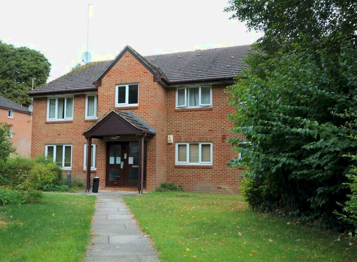 2 Bedroom Apartment To Rent In Tilebarn Close, Henley-On-Thames, Oxfordshire, RG9