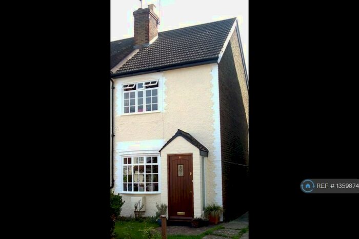 2 Bedroom Semi-Detached House To Rent In Chestnut Road, Horley, RH6