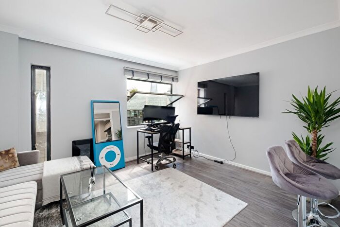 1 Bedroom Flat To Rent In Upper Thames Street, London, EC4V