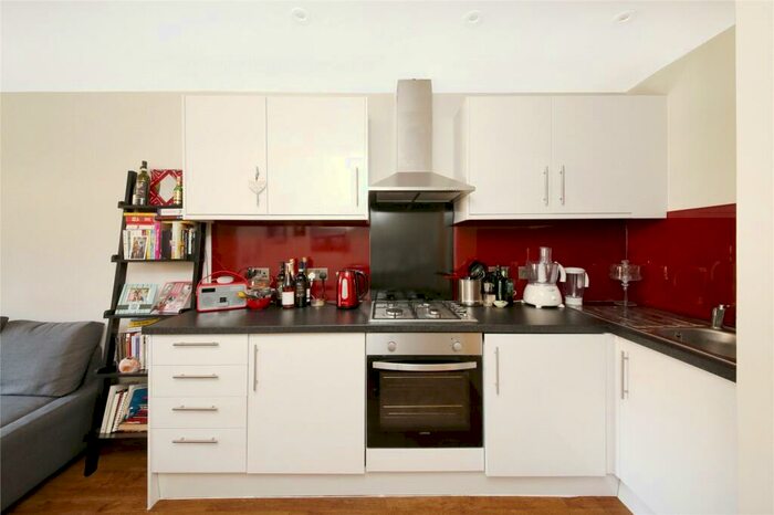 Flat To Rent In Baildon Street, London, SE8