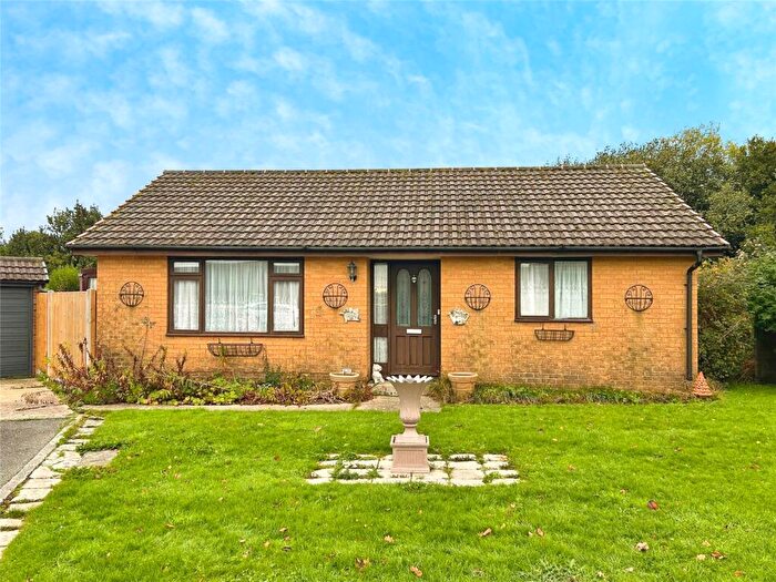 2 Bedroom Bungalow For Sale In Chessell Close, Cowes, Isle Of Wight, PO31