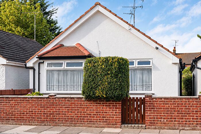 2 Bedroom Detached Bungalow For Sale In Trinity Road, Southend-On-Sea, SS2