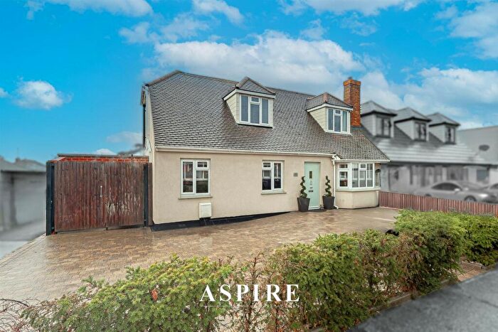 4 Bedroom Semi Detached House For Sale In Hazlemere Road, Benfleet, SS7