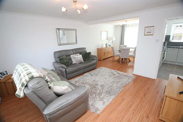3 Bedroom Semi-Detached House For Sale In Swallow Brae, Inverkip, Greenock, PA16