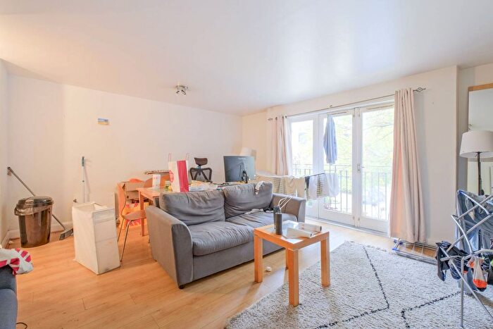 3 Bedroom Flat To Rent In Durward Street, Whitechapel, London, E1