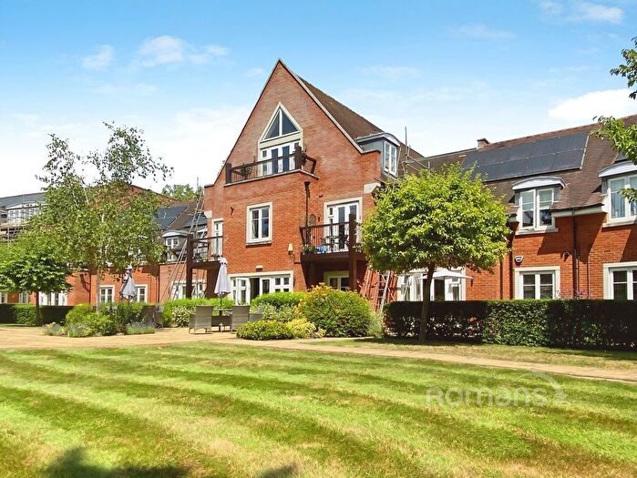 1 Bedroom Flat For Sale In Woolf Drive, Wokingham, Berkshire, RG40